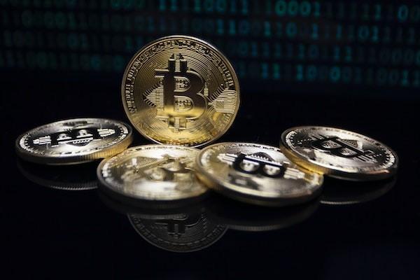 飞贷还款晚了一天会上信用吗？会影响家里人吗？