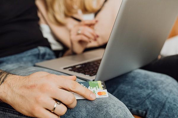 欠工商信用卡5万逾期后果是什么？逾期坐牢可以不还吗